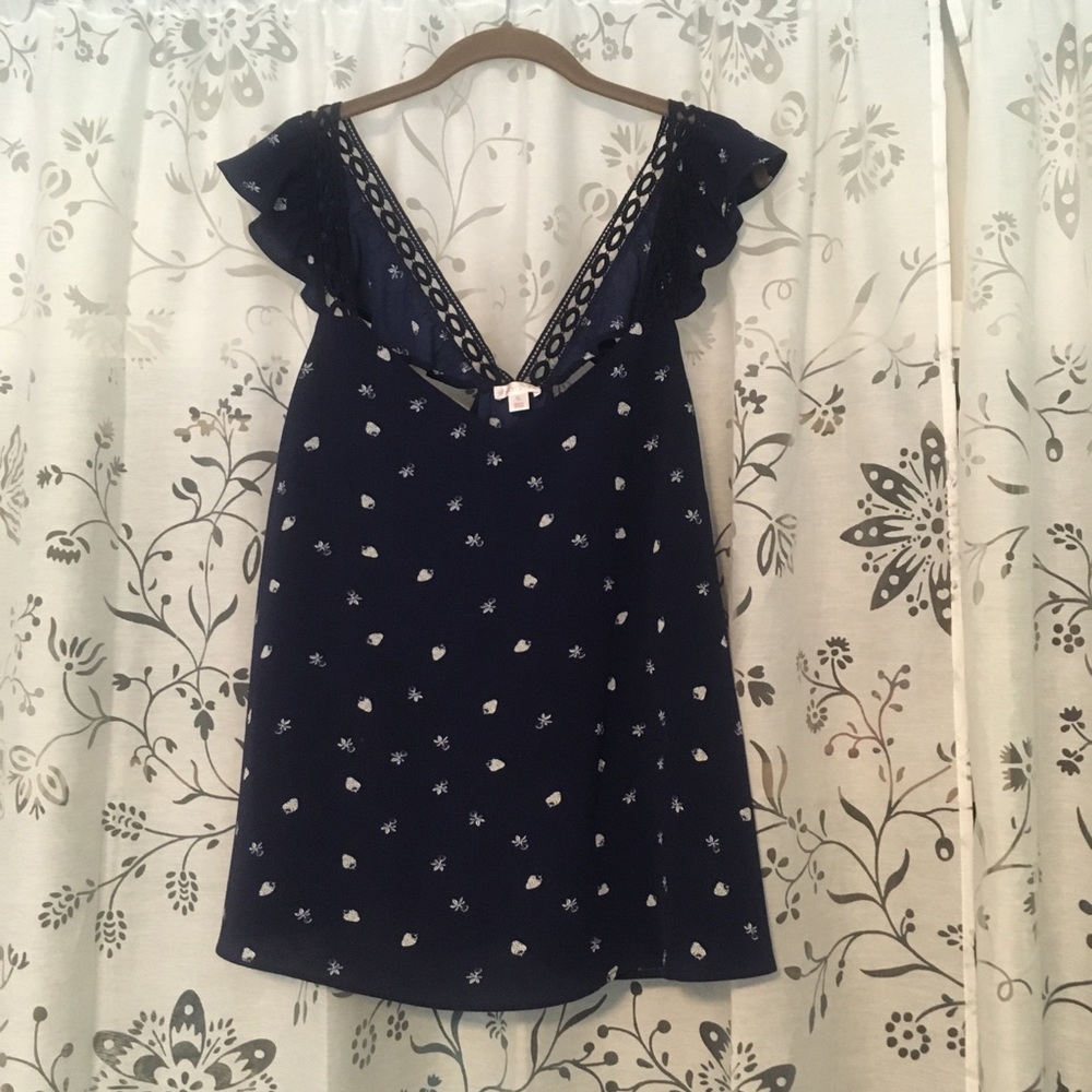 Cute XL navy flowy tank with ruffled shoulders